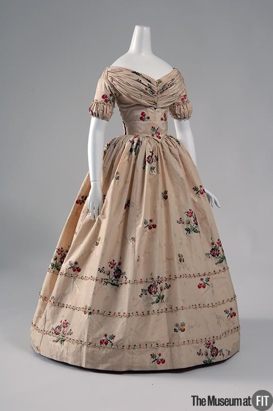 wikivictorian's tweet photo. Evening dress, 1840s. The Museum at FIT https://t.co/pDc3JUS6Ky