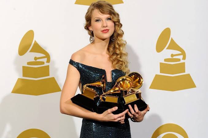PopCruiseHQ's tweet photo. Taylor Swift was just 20 years old when she won Album of the Year for Fearless at the 52nd Grammy Awards in 2010, becoming the youngest artist in history to win the category at the time. https://t.co/FGLUlZJEzq
