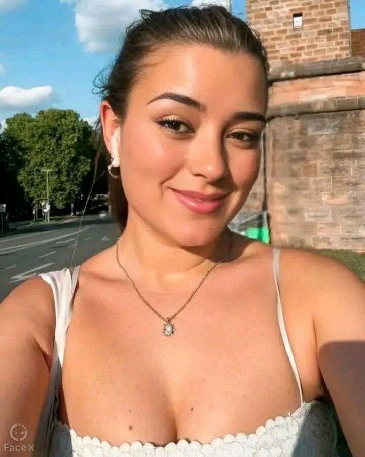 CotedePablre's tweet photo. Hi dear 😻😻😻❤️ https://t.co/jhCNojaKJ5
