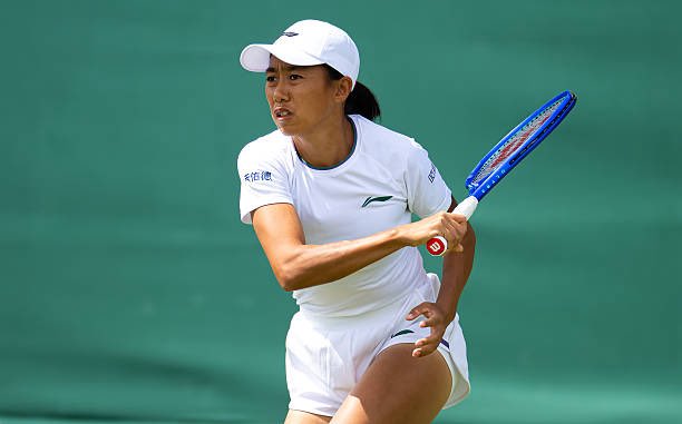 TheTennisLetter's tweet photo. Zhang d. Bianca Andreescu 7-6(3) 7-6(6) at Wimbledon

Shuai knocks out the 2019 US Open Champion. 

This is her first Wimbledon main draw win since 2022. 

The former Wimbledon quarterfinalist is back in a very big way. 

🇨🇳♥️ https://t.co/jUKhpwgkgT