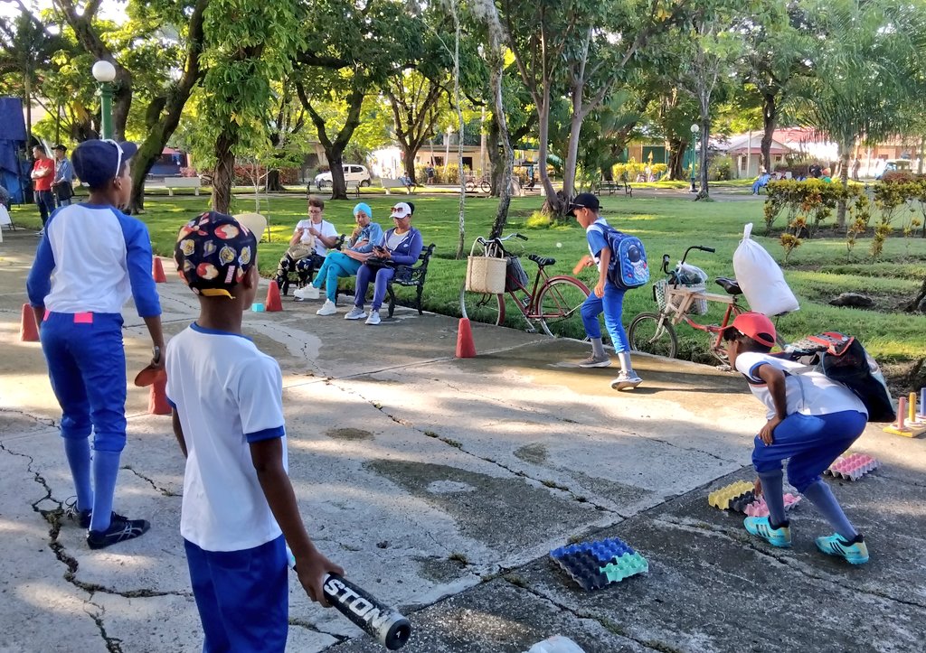 dmemedialuna's tweet photo. Este domingo comenzó oficialmente el #VeranoConMiGente en la provincia de Granma, con el #MunicipioMediaLuna como sede central de las actividades inaugurales. 
#EducaciónMediaLuna 
#EducaciónGranma 
#UnidosXCuba https://t.co/a2TKFtecxp