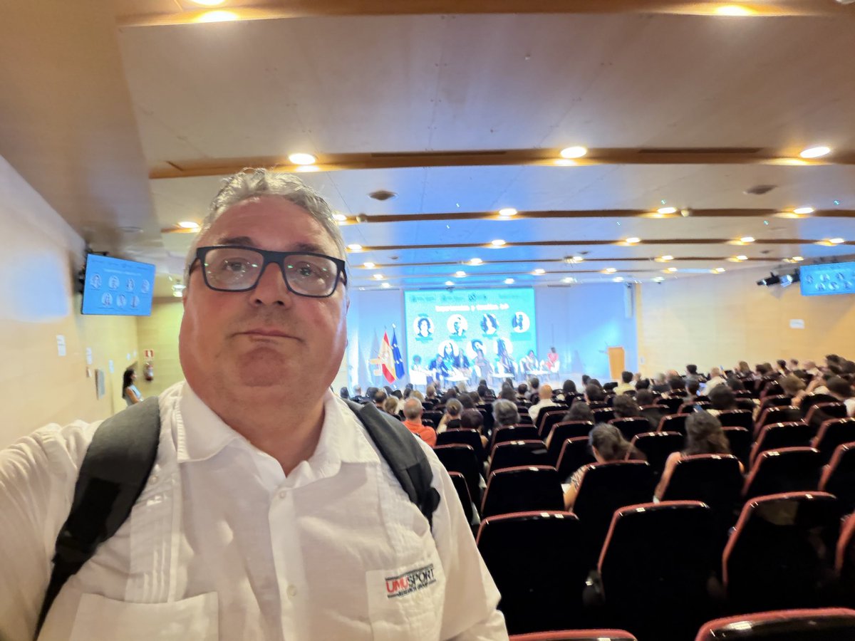 jmlopezgullon's tweet photo. Hoy mi primera vez en el @CienciaGob me toca coger ideas y buscar apoyos y sinergias. Participo en la Jornadas Experiencias y desafíos I+P organizadas por la @FECYT_Ciencia un honor representar a la @UMU y al @umusport en estas jornadas. 
#SentimientoUM https://t.co/WCNdjQfNCa