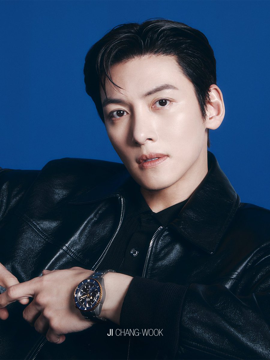 Banbi89095659's tweet photo. Get @reshare_app • @rado Every good routine starts with one reliable choice.
For Ji Chang-wook, it's the Captain Cook High-Tech Ceramic Chronograph. Everything else follows.
#Rado #RadoCaptainCook #RadoxJiChangWook #MasterOfMaterials #Feelit https://t.co/Ghn1Hvopah