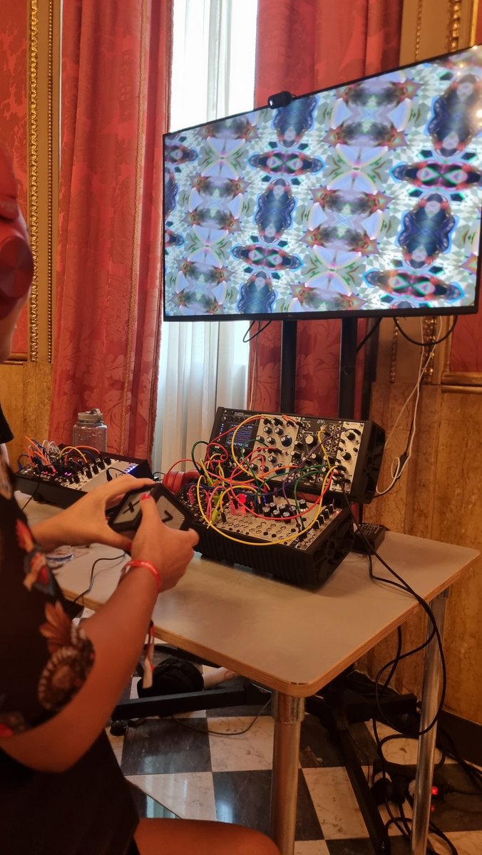 carreras_anna's tweet photo. This month one of the huge local community encounters—with shows, panels, beers, discussion, workshops, and digital arts celebration—was at +D
#recuperem-lo https://t.co/ZTzLl7NEnw