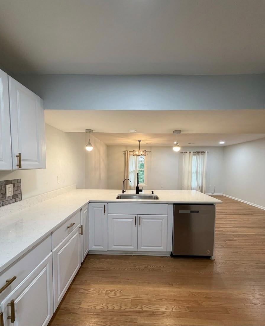 OnestReal's tweet photo. New Rental Alert in Annandale!
Move into this beautiful 3-bed, 2.5-bath townhouse at 4902 Van Walbeek Pl—available now! Updated kitchen, spacious backyard, and a welcoming community make it the perfect place to call home.

More info: https://t.co/Htd4LT6k9F https://t.co/lpHgRc51Gd