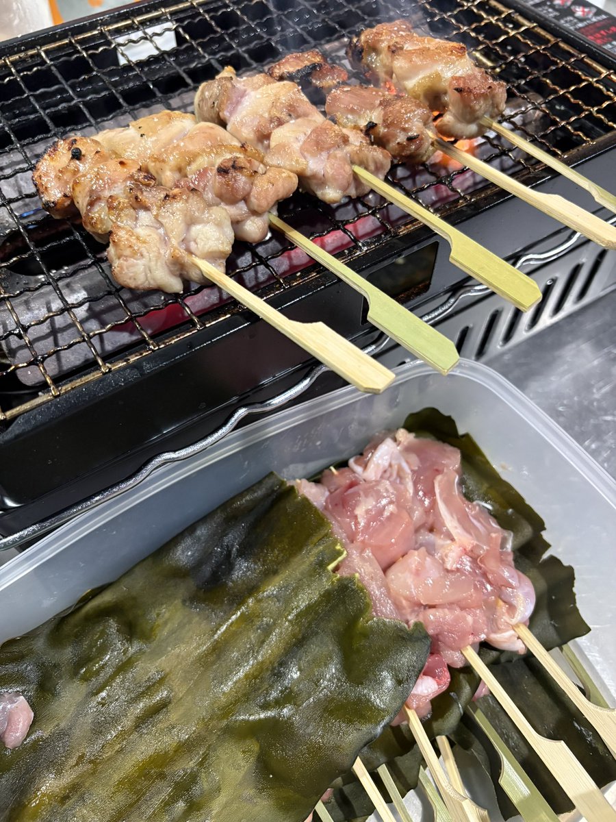 trainyubeshi's tweet photo. 朝引き鶏を仕入れて昆布締めした後、焼き鳥にした話聞きたい？ https://t.co/ZNAuaQDh3E