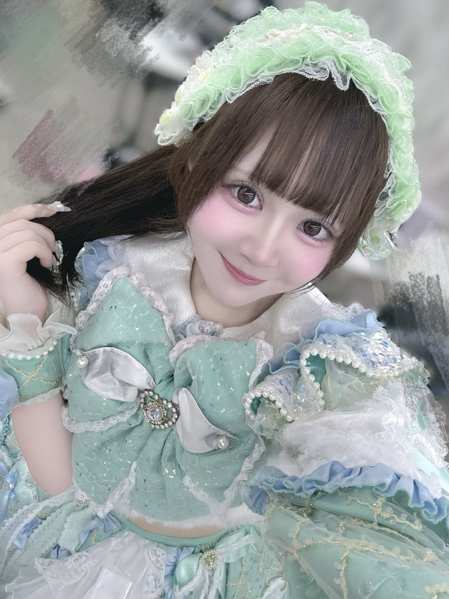 おはよう！𛰙᭜ ᭜ きょう初めてオフショルのお洋服を着て