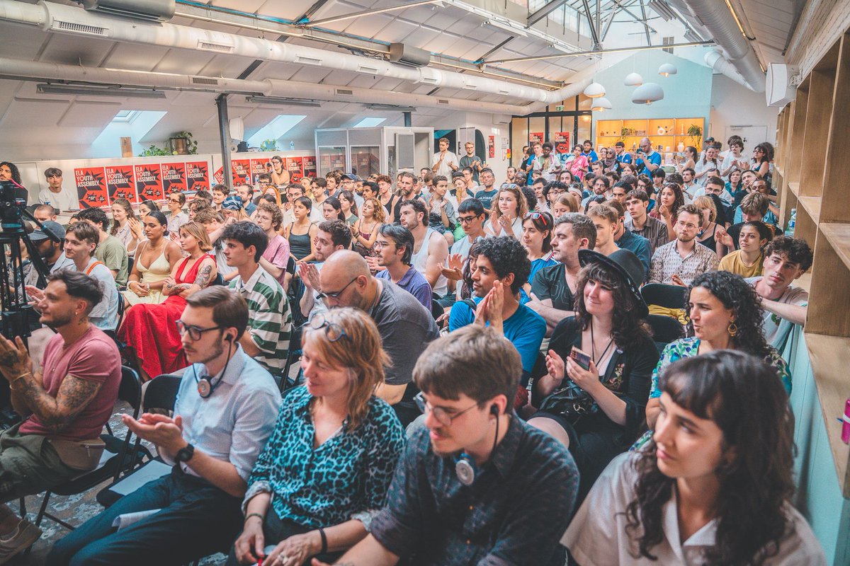 LeftAlliance_EU's tweet photo. The Young European Left Alliance (YELA) was born in the city of love last weekend.❤️ 

Hundreds of young people from across our member parties met in Paris and made history — and YELA is the result.

An electric feeling is growing in Europe. A greener and fairer future is coming! https://t.co/XXcsPyaXLj