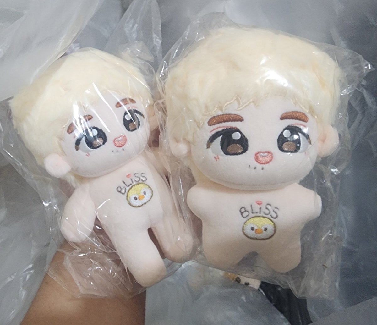 stocks_orionph's tweet photo. WTS LFB PH WW

•Onhand EXO 10cm Happiness D.O. Kyungsoo doll•

Brand new, GO extras
Naked Doll, clothes NOT included
Normal body w/ bones - 920 PHP 
Star body - 790 PHP
+ LSF
MOP: gcash bpi maya paypal
MOD: J&amp;T
DP ✅

#ORION_Onhands #ORION_OH_EXO https://t.co/Nv4Kgj0MRM