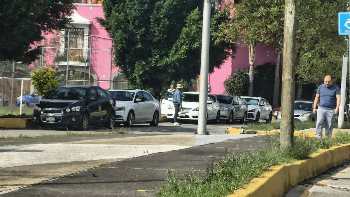 BARCENANEWS's tweet photo. La impunidad a metros de dónde escoltas y el helipuerto de @armentapuebla_ vuela a diario para comenzar su labor como gobernador 
#Noapartadodelugares ##Carcelapartado #Juntostrabajsmos https://t.co/L6KaUbTekv