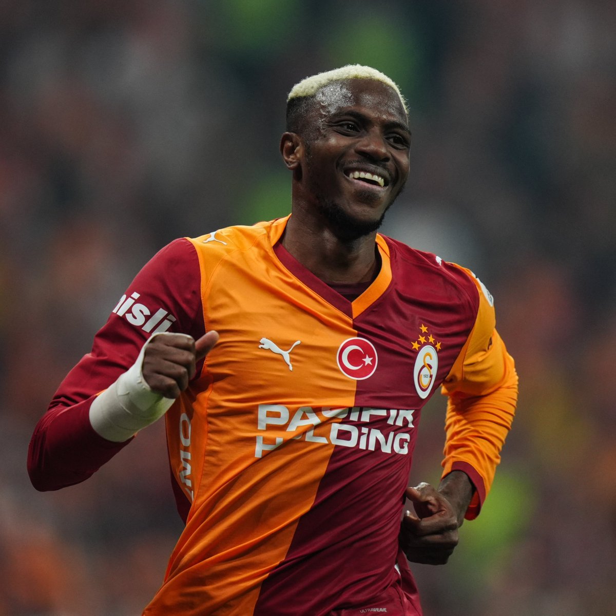 Osimhen'den Düğün Hediyesi: Galatasaray Forması ve Para