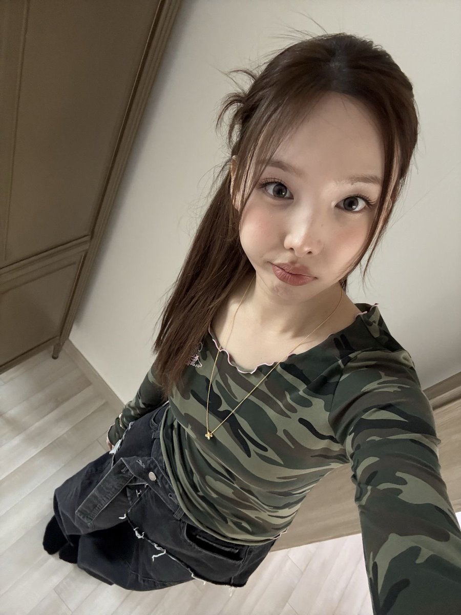 parapioooo's tweet photo. nayeon da şaşkın 🧐

ᯓ★ how pinterest sees me
idol
outfit
dessert
song https://t.co/ImzcgfOYTa