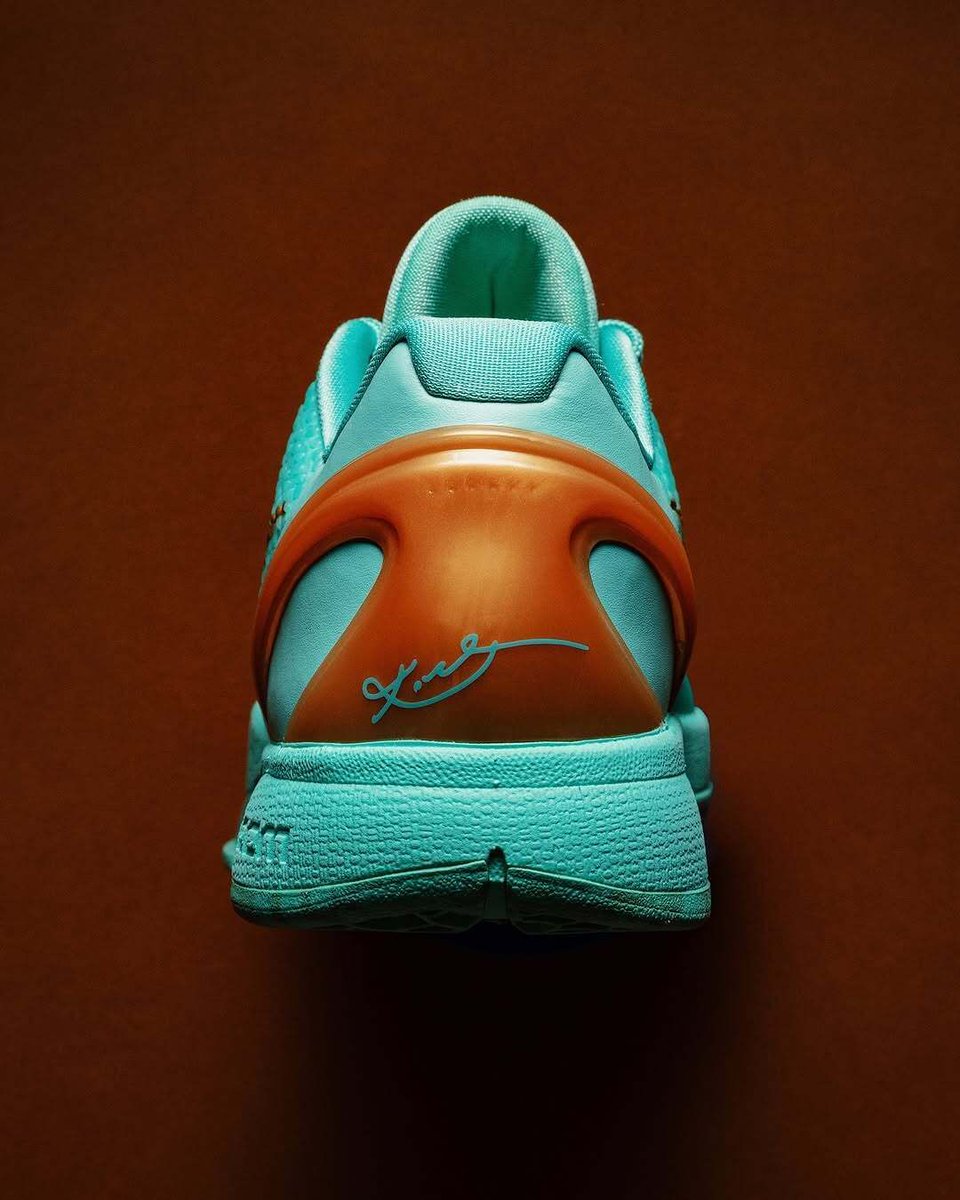 JustFreshKicks's tweet photo. Jalen Brunson x Nike Kobe 6 Protro "Statue of Liberty" (2025) 🗽 https://t.co/Gz6x4NJyLM
