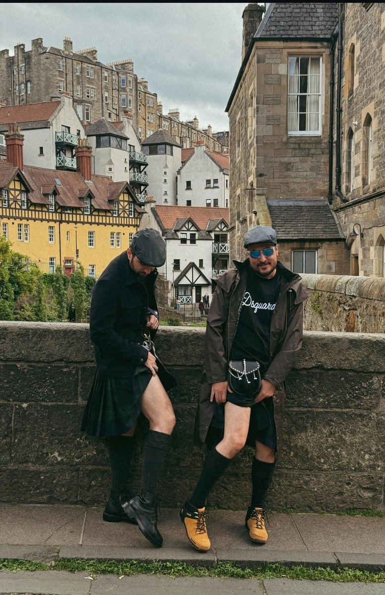 Imberu_'s tweet photo. Vegetta subiendo un tiktok cada mil años y fotos a IG junto a Fargan, 10/10 en contenido 💜 https://t.co/g8Lajr299N
