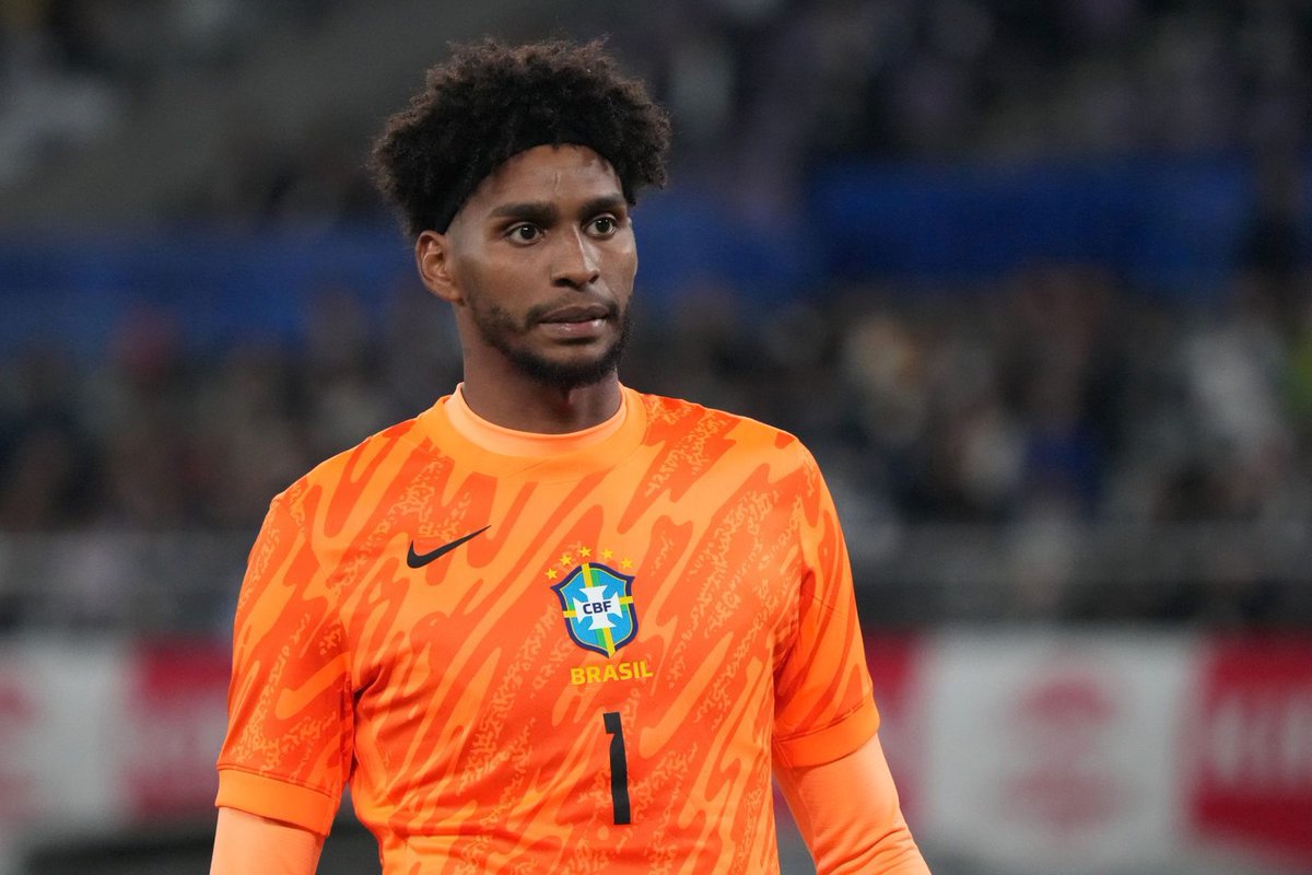 coringacp19's tweet photo. Se fosse o goat Hugo Souza não tinha tomado esse gol que o miserável do Alisson tomou #BRAxJAP https://t.co/ICjMMoHPbS