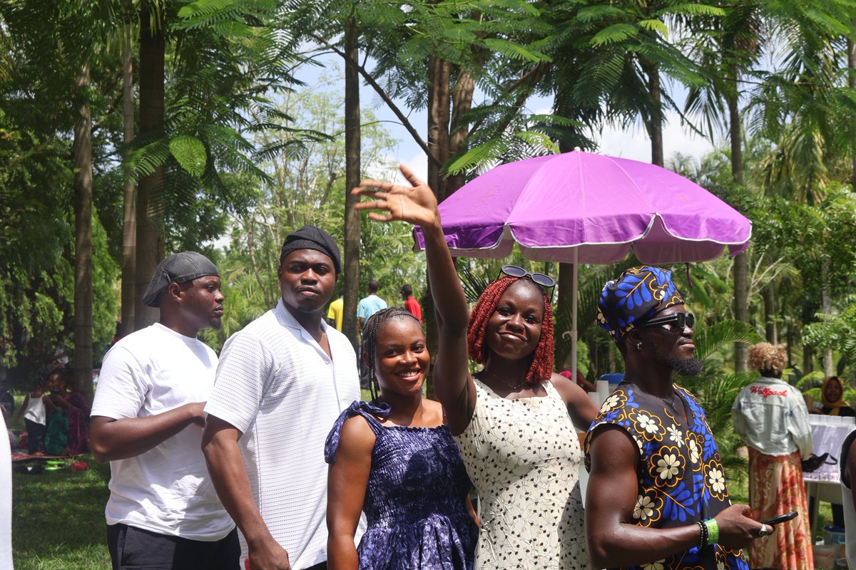 OsunTwitta's tweet photo. It’s time to “awww” 🥰 

Link to the beautiful shots from our picnic hangout. 📸🤩 https://t.co/EqV60fNimw https://t.co/r0z7FNPWFi