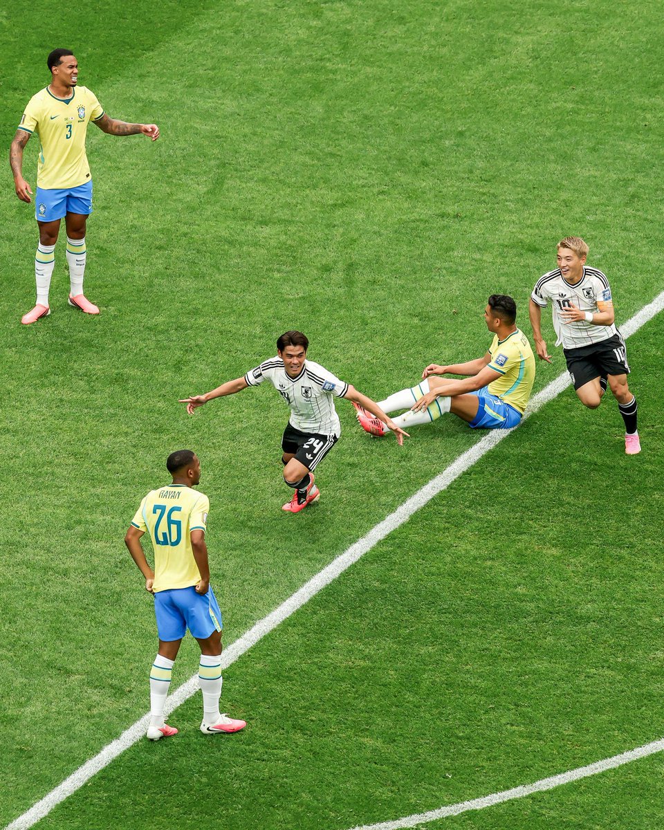 Axel_GGMU's tweet photo. 佐野海舟のゴールで崩れ落ちるブラジルのDF陣のこの写真えぐカッコいい🔥 https://t.co/yyKVg87l05