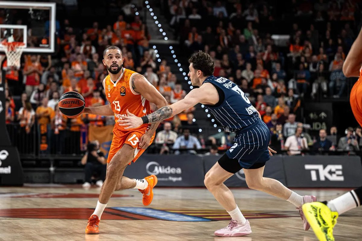 NobleBball's tweet photo. Valencia Basket'te geçtiğimiz sezon takımın kilit oyuncularından olan Darius Thompson, kulübünden ayrıldı.

Deneyimli oyuncunun İtalyan pasaportuna sahip olması hasebiyle, kariyerine İtalya'da devam etmesi bekleniyor. https://t.co/fa0ALn2oaf