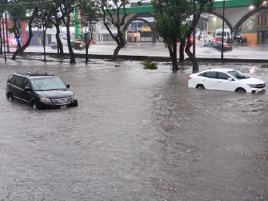 marioriestra's tweet photo. ‼️Puebla colapsa por las lluvias‼️

Es evidente que el Ayuntamiento de #Puebla falló en la prevención. 

Falló porque su comité “Tlaloc” para prevenir las lluvias tenía identificados estos puntos y no se realizaron las tareas necesarias para evitar las inundaciones. https://t.co/34iI14Vsff