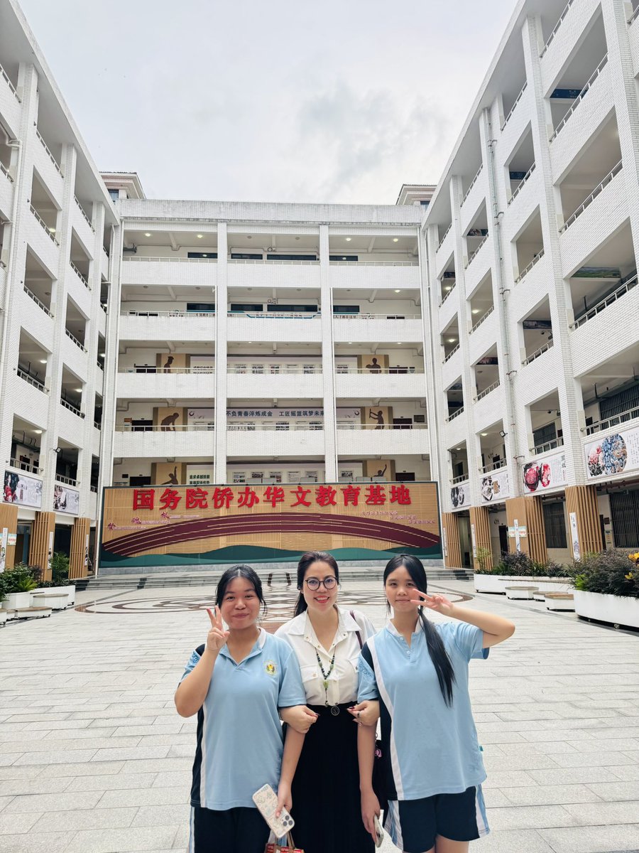 em_rong's tweet photo. Sang thăm và làm việc với Ban Giám Hiệu của Trường Thực Nghiệm Hoa Kiều, Quảng Tây, Trung Quốc 🇨🇳 https://t.co/RG8qYzEZ26