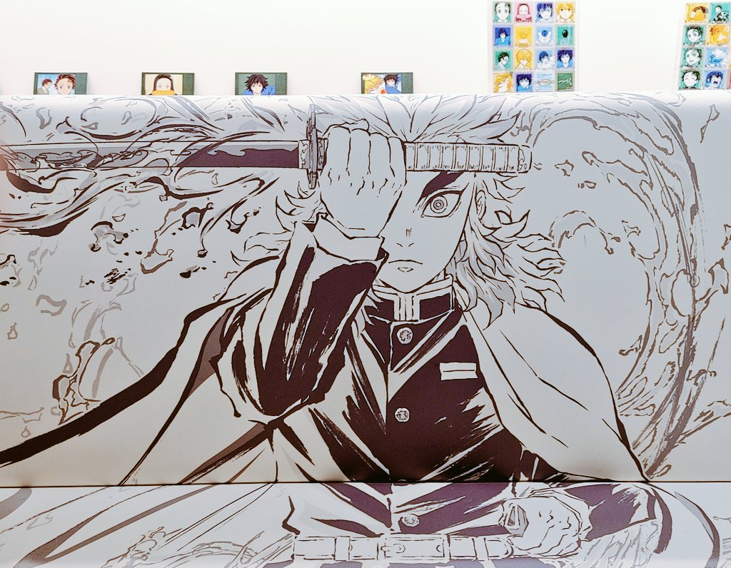 ダイニング本店のソファ🔥 背もたれから座る部分に掛けて イラストが