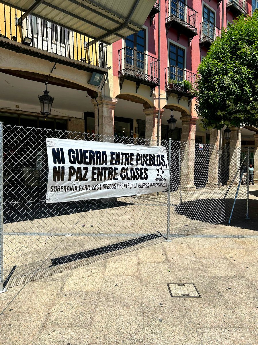YescaCastilla's tweet photo. Agitación por las calles de #Burgos durante estos San Pedros 🔥✊

¡Ningún espacio para el fascismo! ¡Ningún espacio para la violencia machista! ¡Ningún espacio para la guerra nazi-sionista!

¡Joven pasa a la acción! https://t.co/fb3gUiFxNa
