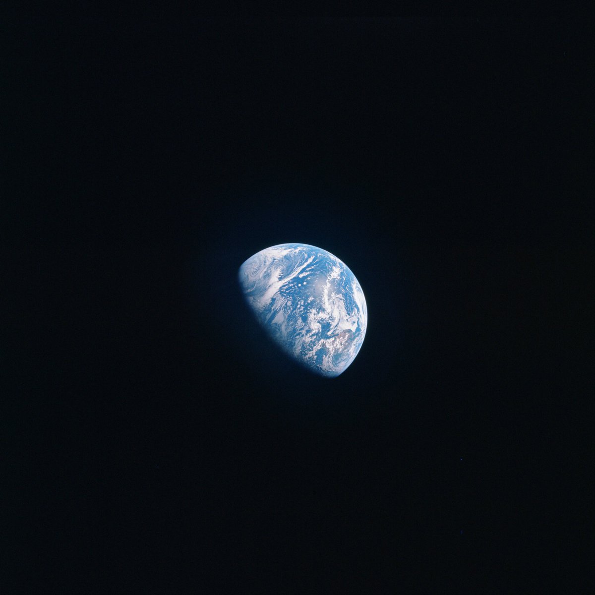 astropics's tweet photo. Earth from the Moon during the Apollo 15 mission in 1971. https://t.co/6nj73CW3MJ