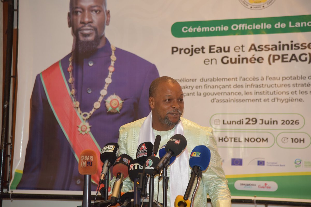 UEenguinee's tweet photo. 💧Cap franchi pour la modernisation du secteur de l’eau et l’assainissement en Guinée. Avec l’appui de l'UE🇪🇺, le Projet Eau &amp; Assainissement améliorera les services au bénéfice des populations. Investir dans l’eau et l’assainissement, c’est investir dans l’avenir. #GlobalGateway https://t.co/u0aRRwVK0P