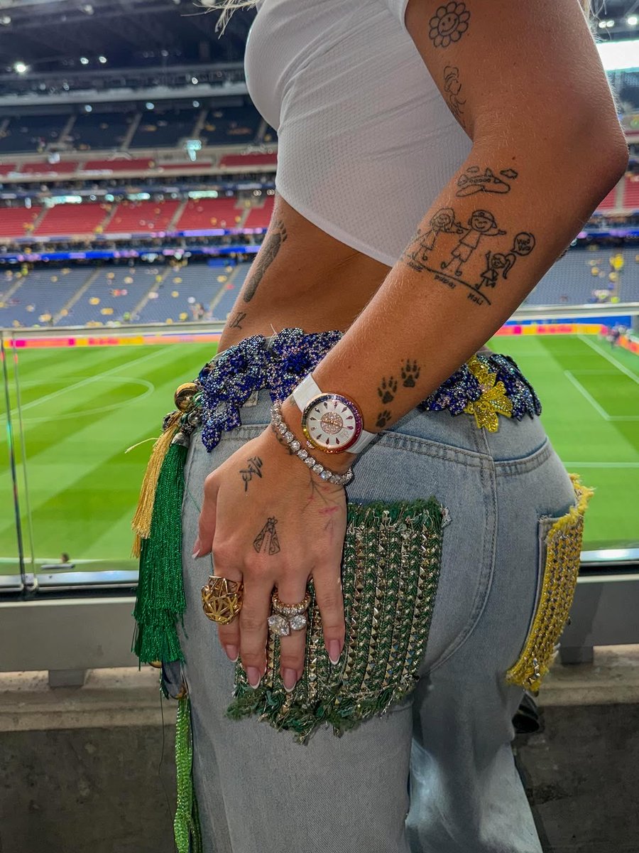 alemagnoos's tweet photo. Look da Virgínia para assistir o jogo do Brasil 🇧🇷 https://t.co/zhesMUGqnI