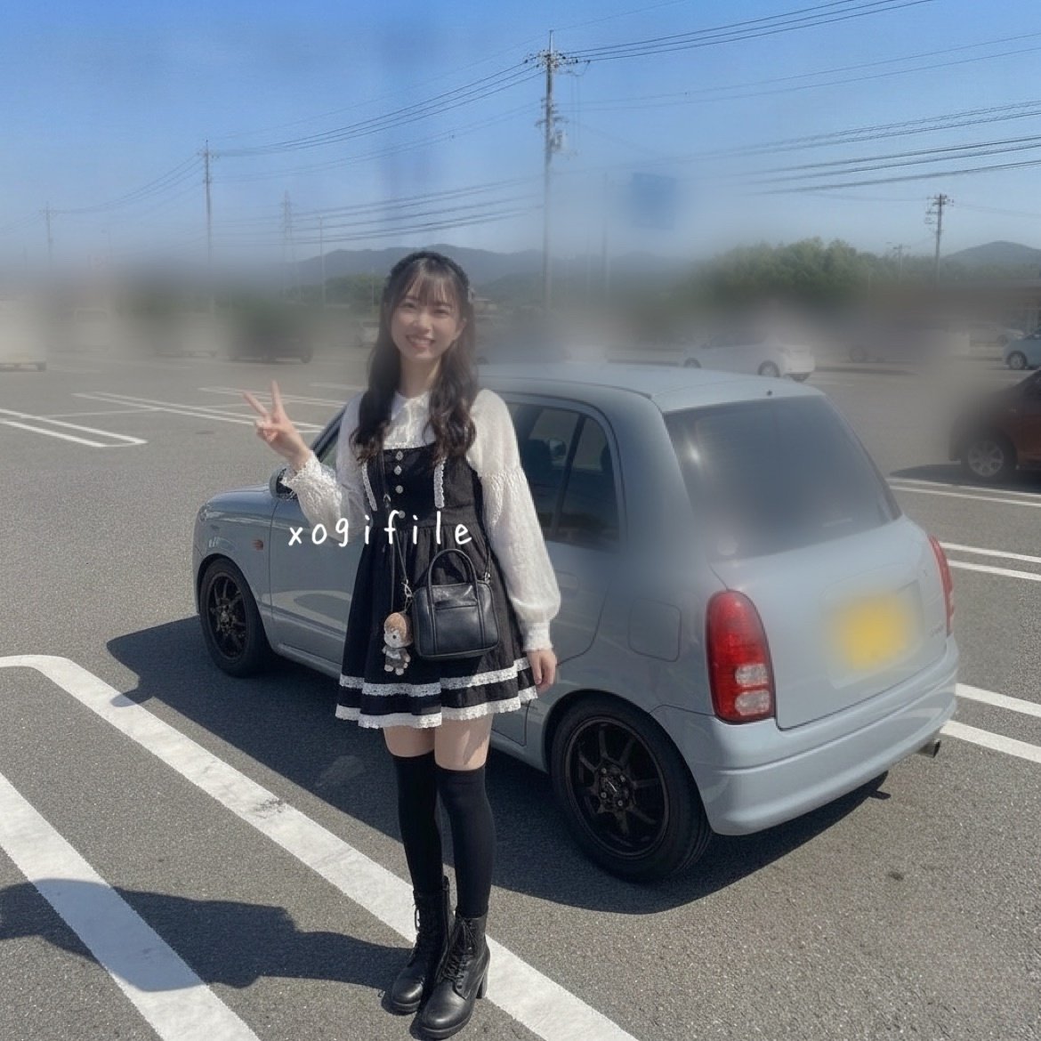 xogifile's tweet photo. 34歳なのにこんな服装のおばさんですが
私の車でお迎えに行ってもいいですか？

※私の軽自動車でもよければ https://t.co/yVnQHLJmiL