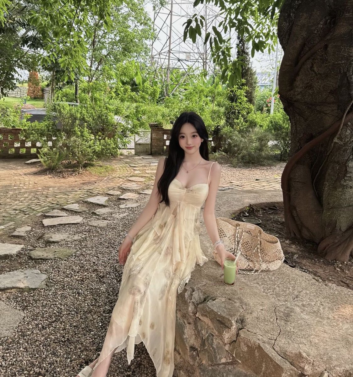 JmoSpot's tweet photo. #NSFW#极致五官与雕塑般的身姿，在高级光影下交织出令人屏息的画面。冷调气质中藏着柔软的女性力量，一眼便沉沦。
纯粹的视觉盛宴与艺术表达。
��多完整作品欢迎访问 https://t.co/2lX7ACHdax  #高颜值模特 #艺术写真 #优雅性感 #时尚���影 #氛围美女#肥臀 #肉臀 #美臀 #翘臀 #蜜桃臀 #大屁股 #人妻 https://t.co/UIBUySIg77