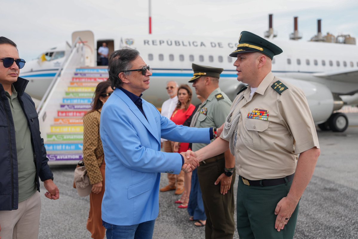 AndresCamiloHR's tweet photo. Llega a esta hora a Italia el presidente de Colombia Gustavo Petro (@petrogustavo) para la visita oficial con el Papa Leon XlV en la Santa Sede en Roma. https://t.co/8LPn3X3zgV