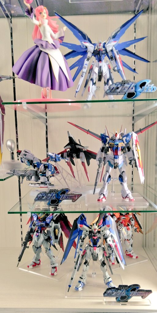 xb36uu0EB33BS2v's tweet photo. #メタルビルド
#METALBUILD
#フィギュア棚
#JAJAN
メタルビルド ストライクフリーダムリバイバルverをフィギュア棚へ
対を成すインフィニットジャスティスが来るまではこの位置に。 https://t.co/2UtSXBCchc