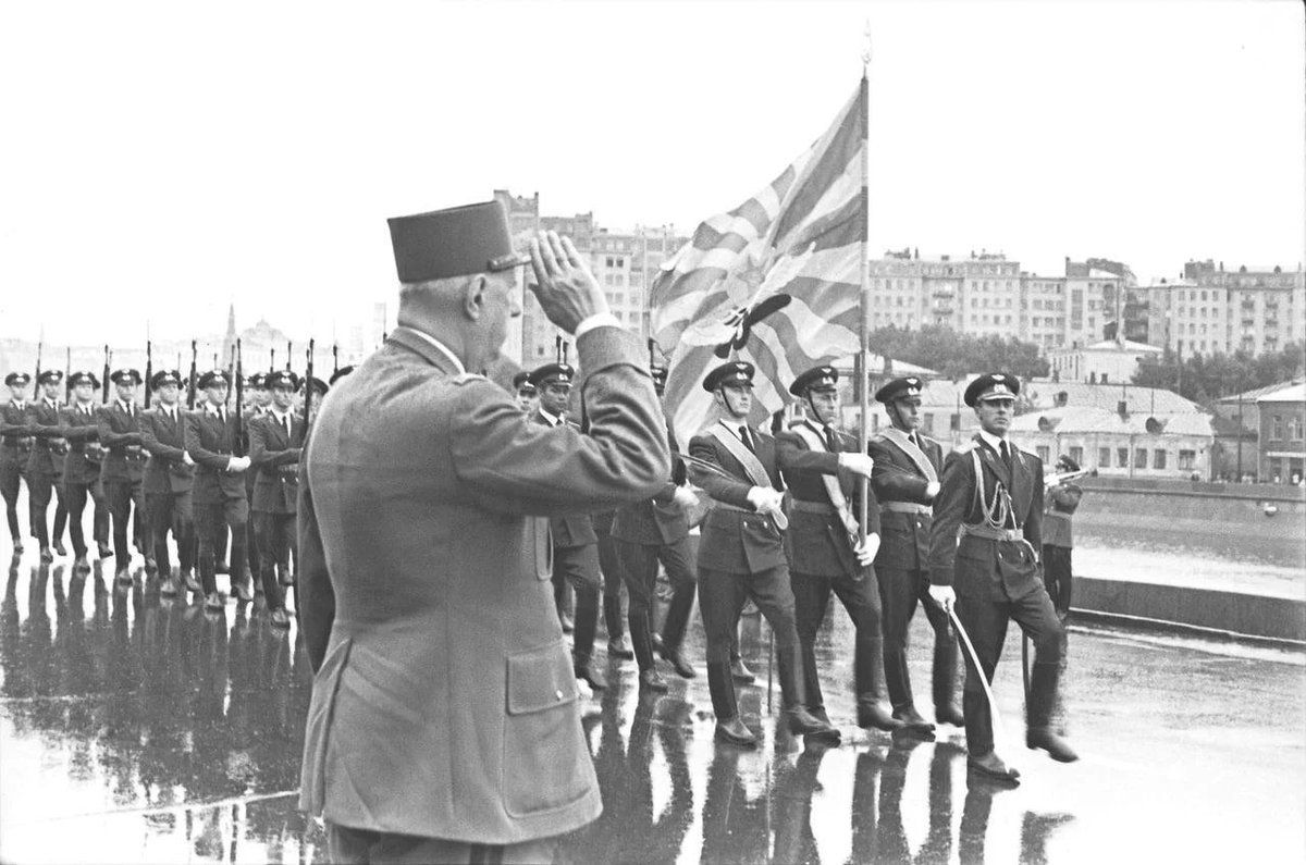 AmbRusFrance's tweet photo. 💬 Maria #Zakharova : Je voudrais vous parler d'une date historique que les élites européennes actuelles préfèrent ne pas évoquer.

Il y a 60 ans avait lieu la visite d'État en Union soviétique du Président de la France, le général Charles de Gaulle.

🔗 https://t.co/H1kuIk5d5O https://t.co/QikVx0Wakk