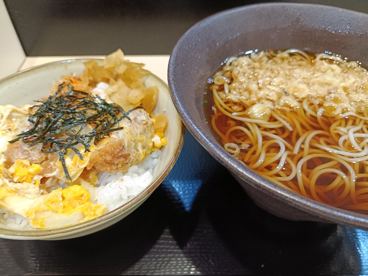 uzncom's tweet photo. サッカーに備えて飲んでたけど、もうダメ
酔っ払ってゆで太郎
#ブラジル戦 https://t.co/bGw5uOJHgu