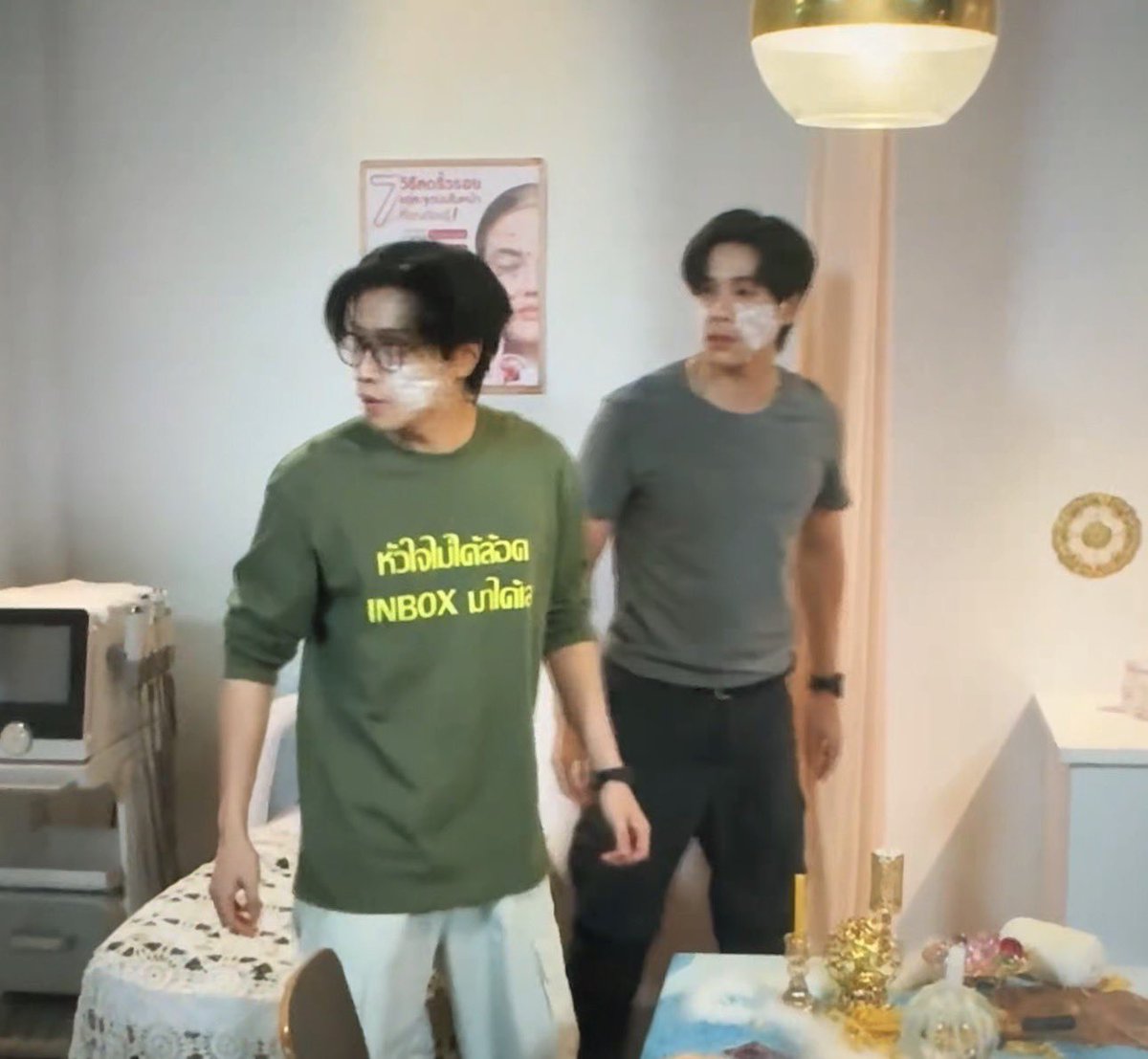 _pp_pearl_'s tweet photo. เสื้อที่ใส่ก่อนเจอไอ้ช่าง           เสื้อที่ใส่ไปหาไอ้ช่าง https://t.co/CydOgdw8T9