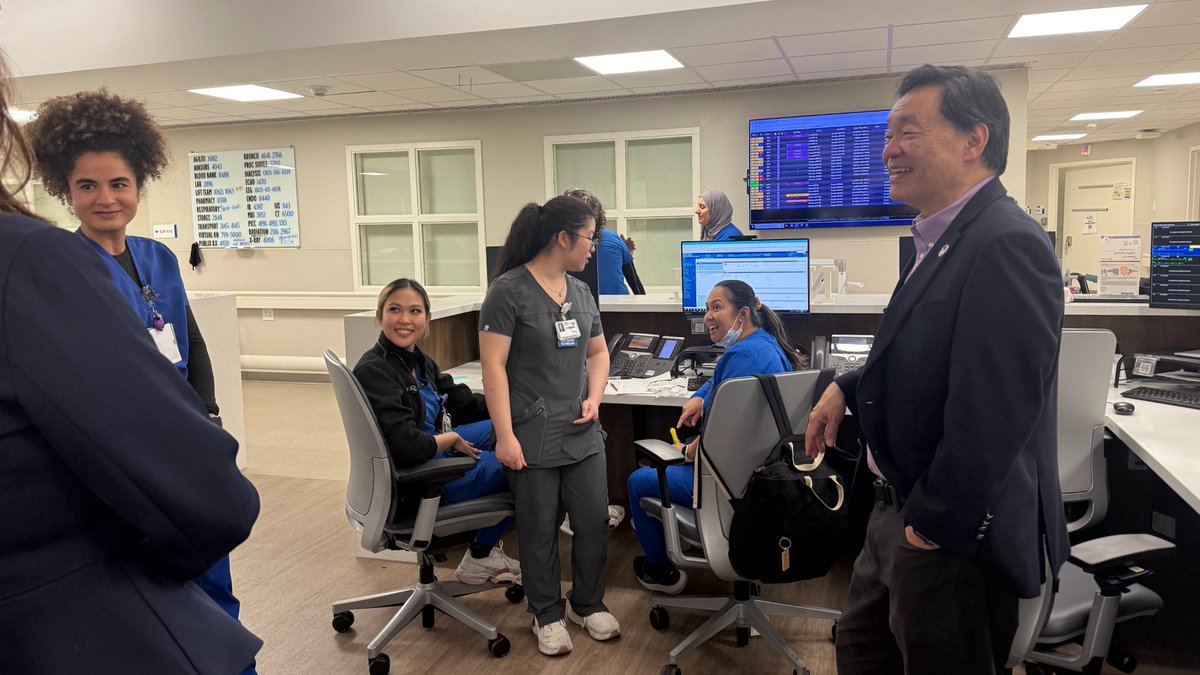 PatrickHwuMD's tweet photo. Every patient journey is shaped by the #nurses at the bedside. 

Grateful to spend time rounding with our @MoffittNews nursing teams and seeing firsthand the skill, heart and dedication they bring to our patients and families every day.

#NursingRounding #PatientExperience #CancerCare #TeamMoffitt