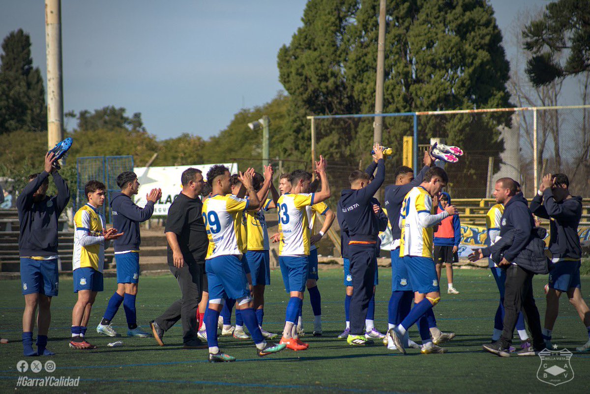 CABellaVista's tweet photo. 👋 𝐁𝐮𝐞𝐧𝐚 𝐬𝐞𝐦𝐚𝐧𝐚, 𝐏𝐚𝐩𝐚𝐥𝐞𝐬

Por acá a la espera del fallo y que el equipo pueda definir el Torneo Inicial como se lo ganó jugando. 

#GarraYCalidad | #SomosBellaVista🟡⚪️ https://t.co/635jRvFNIG