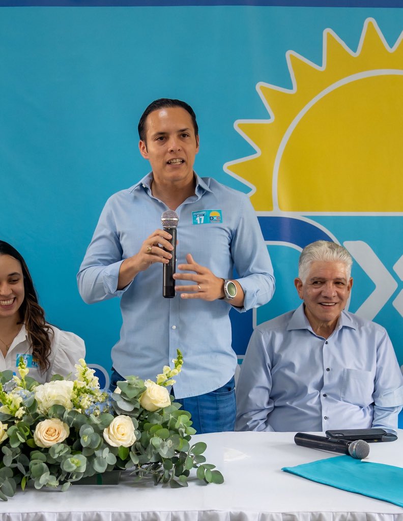 partidodxc's tweet photo. Este domingo, junto a nuestro líder @EduardoEstrella,  desarrollamos una jornada de trabajo en la Ciudad Corazón enfocada en definir las acciones que marcarán el rumbo de Dominicanos por el Cambio (DxC) en los próximos meses. https://t.co/T5UHNMDrVD