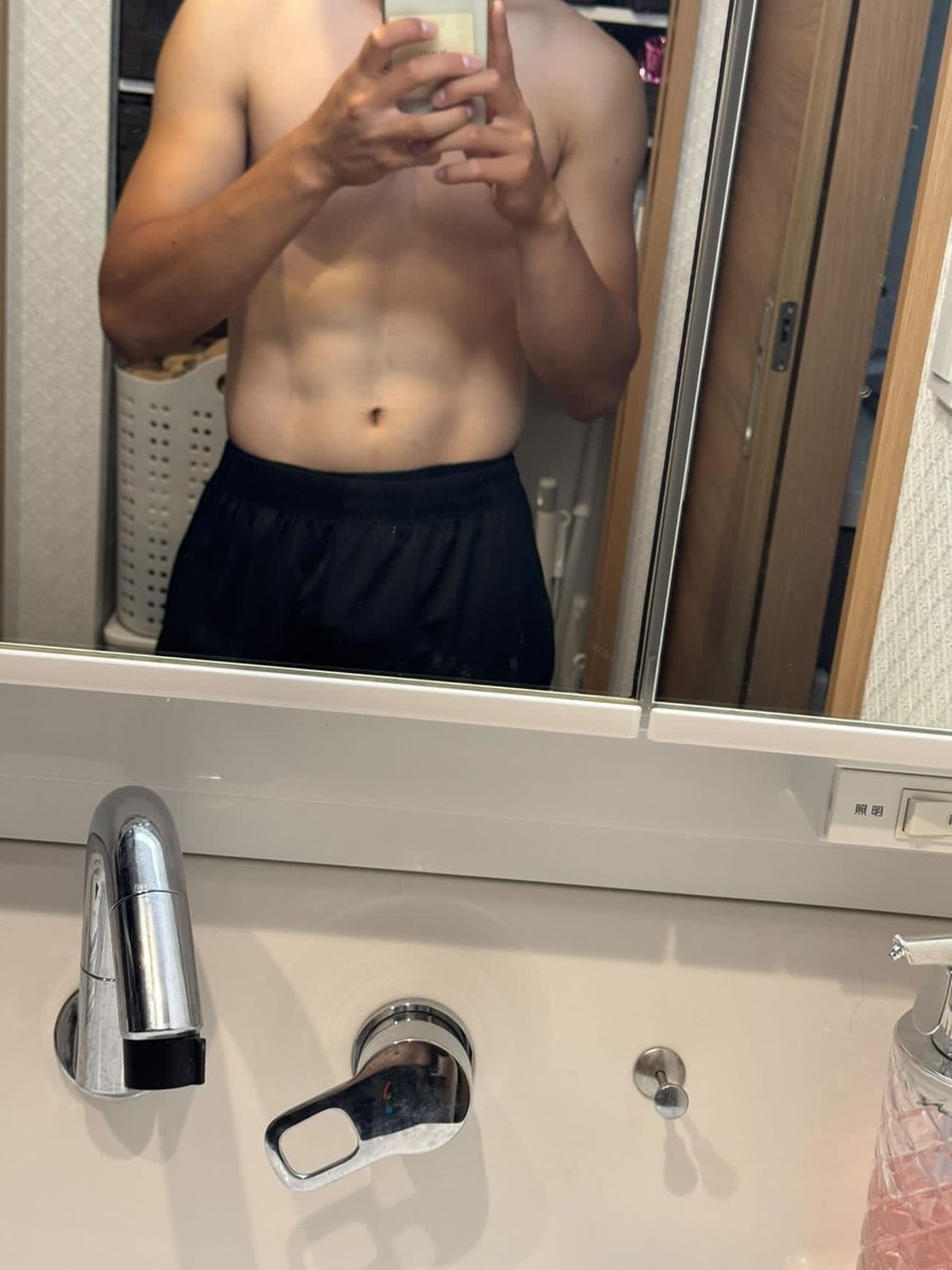 koubasebal7a2i's tweet photo. まぁ一旦俺の筋肉褒めにディーエムきて
リポストいいねくれたらいいことあるかもよ https://t.co/Q1a6KyWesJ