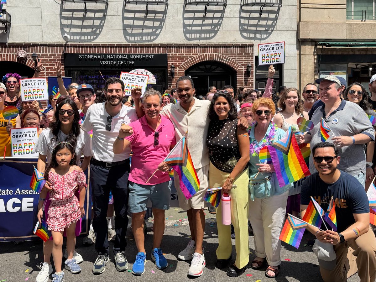 JoAnneSimonBK52's tweet photo. Pride doesn’t end with the parade. We celebrate, stand together, and keep pushing for a world where everyone can live openly.

Love is Love 🏳️‍🌈 https://t.co/X3vbwF6az7