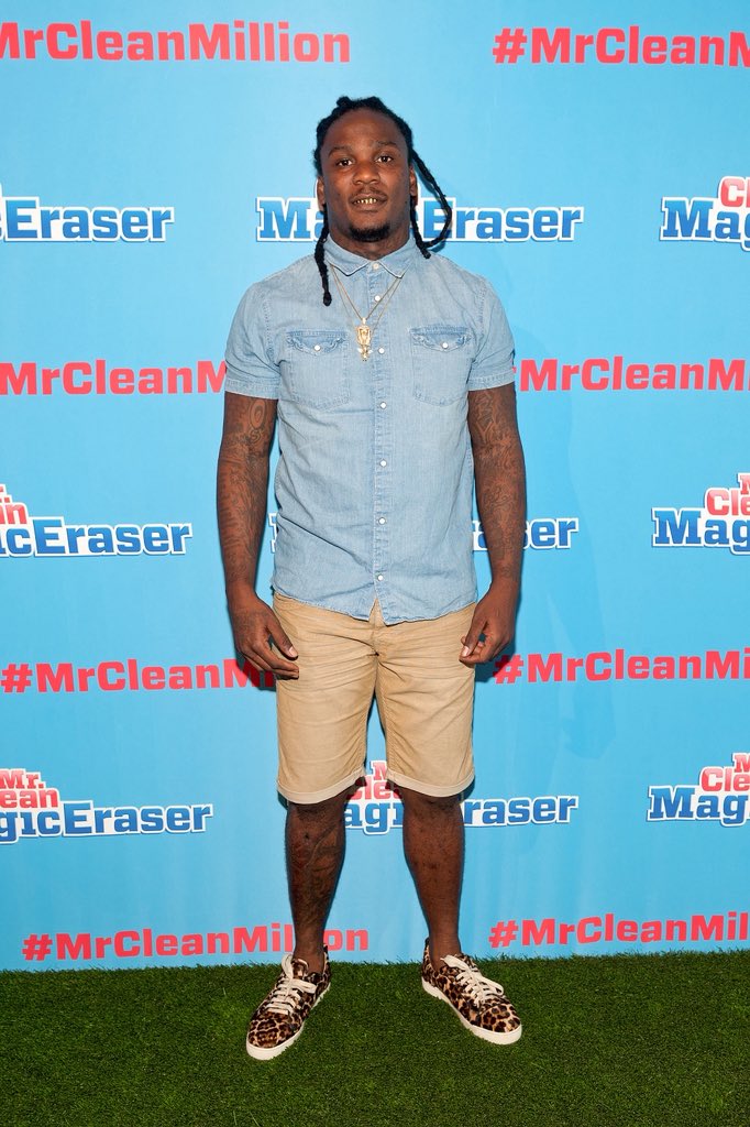 Complex's tweet photo. Former NFL running back Chris Johnson has revealed that he has been diagnosed with ALS.

Chris Johnson shared on Good Morning America that he was diagnosed with the disease last year. He said there is no history of ALS in his family, and his doctors believe he has sporadic ALS, which is the most common type of the disease.

[📸: GETTY ]