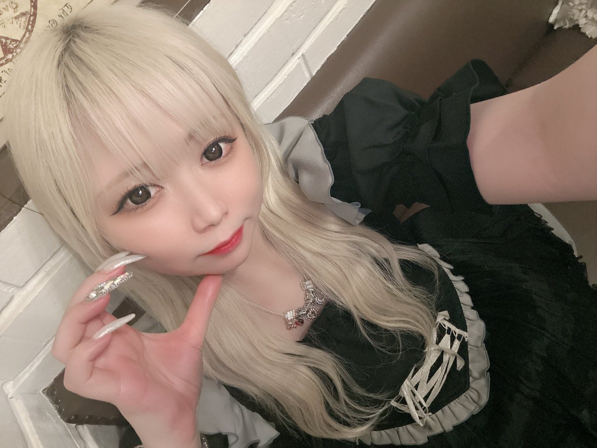 kilua_choco's tweet photo. 本日もありがとうございました😭
たくさん飲み物ありがとう(><)
このハンバーガーおいしすぎた🍔✨
今日1回もリップ直してないのにこの発色維持してるのやっぱ優秀だよ！！💄💋 https://t.co/03568MtV1I