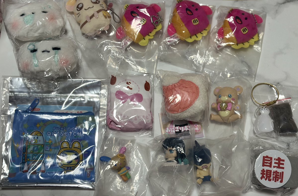 _PYON777's tweet photo. 【交換】ガチャガチャ めじるしアクセサリー チャーム

【譲】プーさん ミッキー サンリオ シナモン キティ ミッフィー クレヨンしんちゃん ジュエルペット

【求】4枚目（詳細ALT） 
ちいかわ ハム太郎 銀魂 鬼滅 ヒロアカ ハイキュー SPY×FAMILY 呪術廻戦 関連 グッズ
めじるし以外も交換可能です。 https://t.co/PHATYbxUNU