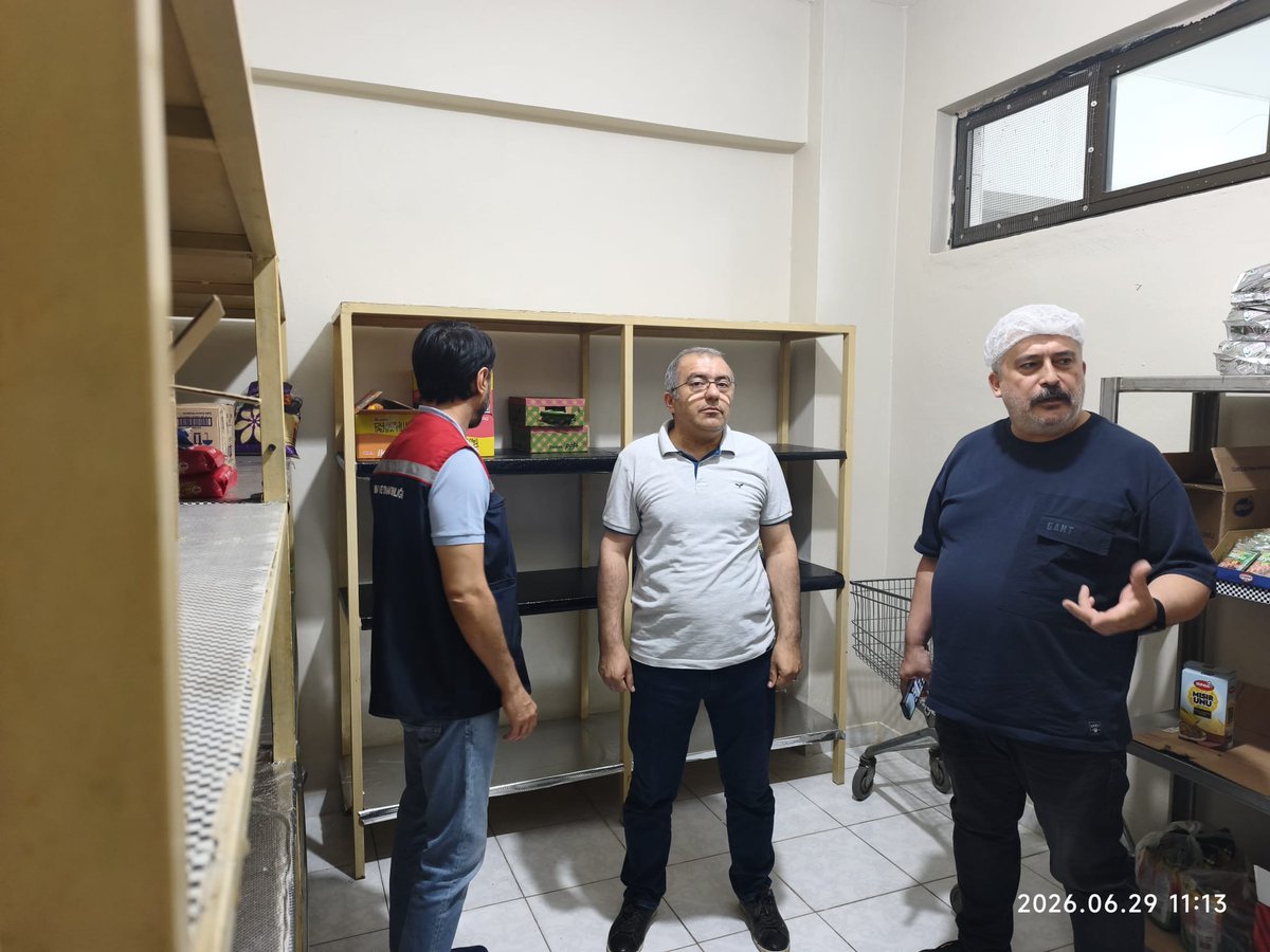 Artuklutarim's tweet photo. Artuklu ​İlçe Tarım ve Orman Müdürlüğü ekiplerimiz, ilçemiz genelindeki gıda işletmelerinde hijyen, resmi mevzuata uygunluk ve ürün tazeliği denetimlerini aralıksız sürdürüyor.
@tarimgovtr
@ibrahimyumakli_tr 
@mardintarimorman 
@Ender_Muhammed
@abdullahosmanoglu47 https://t.co/eh9IjpghKL