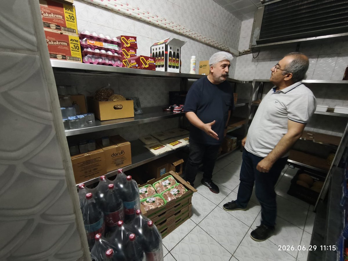 Artuklutarim's tweet photo. Artuklu ​İlçe Tarım ve Orman Müdürlüğü ekiplerimiz, ilçemiz genelindeki gıda işletmelerinde hijyen, resmi mevzuata uygunluk ve ürün tazeliği denetimlerini aralıksız sürdürüyor.
@tarimgovtr
@ibrahimyumakli_tr 
@mardintarimorman 
@Ender_Muhammed
@abdullahosmanoglu47 https://t.co/eh9IjpghKL