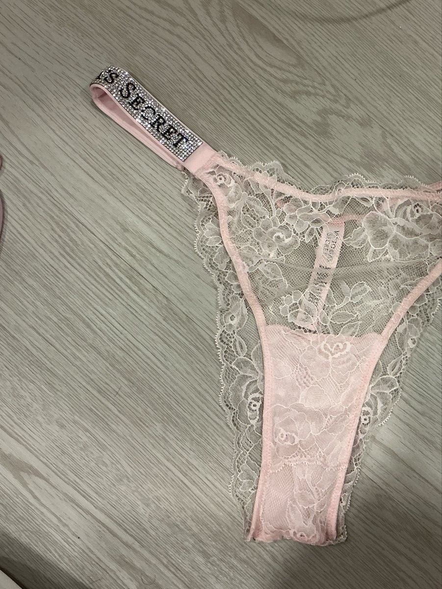 Aic9o's tweet photo. ส่งต่อ Victoria panties
ขอบเพชร
Size M มือ1 ค่ะ ( ซื้อผิดไซส์ )

550 รส ( บางเขน,กท ส่งแมสได้ค่ะ )
#ส่งต่อvictoriasecret #รับหิ้วvictoriasecret 
#victoriasecretthailand #ส่งต่อVictoria 
#victoriasecertth #พรีvictoriasecret https://t.co/wvAhwnalJq