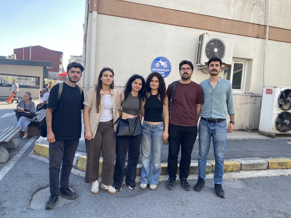 hejarhejj's tweet photo. Gözaltından çıktık.
NATO rahat rahat toplantı yapsın, işgal ve katliam planlarını sessiz sakin yürütsün diye gözaltına alındık. Bizden önce de devrimciler gözaltına alınıp tutuklandı. Gözaltı ve tutuklamalar sökmedi sökmeyecek.
Halkların katili NATO’ya karşı mücadelemiz sürecek! https://t.co/qICSGx8EiG