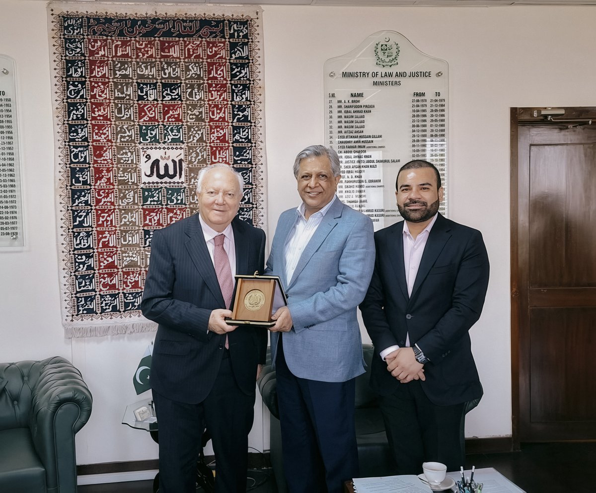 MiguelMoratinos's tweet photo. Great pleasure meeting with H.E. Senator Azam Nazeer Tarar, Federal Minister of Human Rights of Pakistan, and H.E. Barrister Aqeel Malik @BrAqeelMalik, Minister of State for Law &amp; Justice of Pakistan. @mohrpakistan (1/2) https://t.co/B6vBGB9RL2