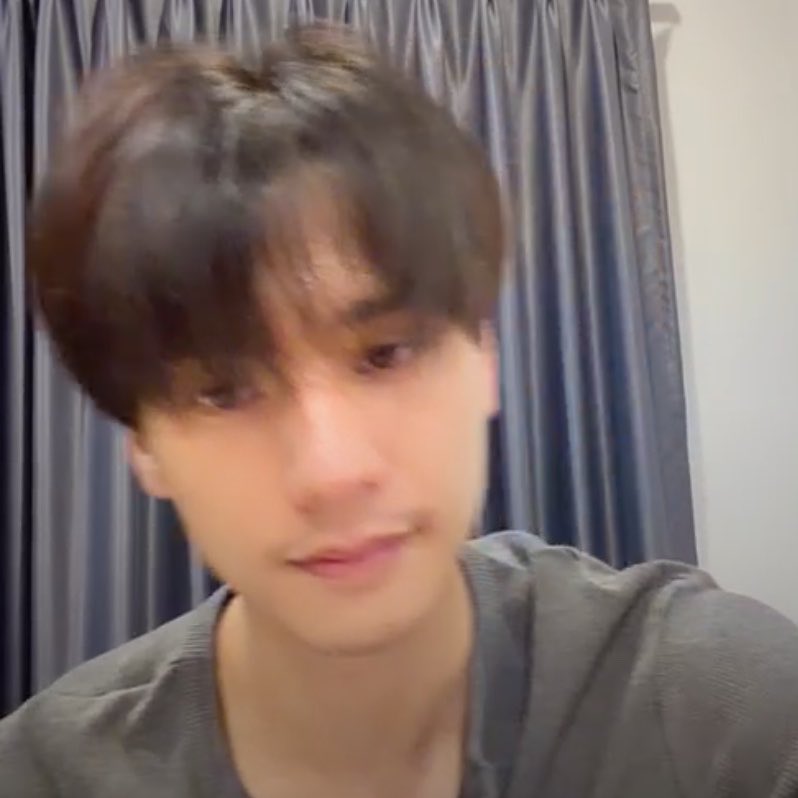ilxmars's tweet photo. “หนวดก็ไม่โกน”

“ก็มาโกนให้ดิ” https://t.co/Hyxr1TRHVS
